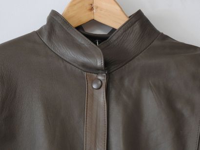 Yves SAINT-LAURENT
Blouson trois quart en...