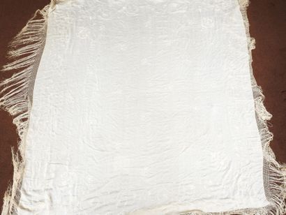 Rectangular Manila shawl in ivory silk, richly...