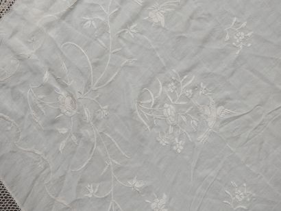 Rectangular Manila shawl in ivory silk, richly...