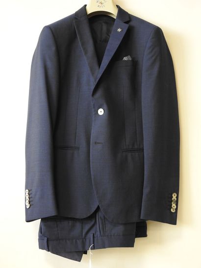 Manuel RITZ
Tailleur homme trois pièces bleu...