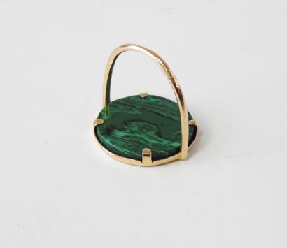 GINETTE NY. 
Disc ring set with a malachite...