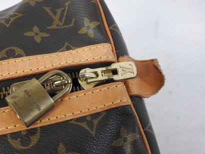Louis VUITTON
Sac modèle 