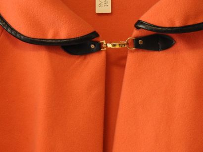 Pierre CARDIN Classique
Cape en laine rose...