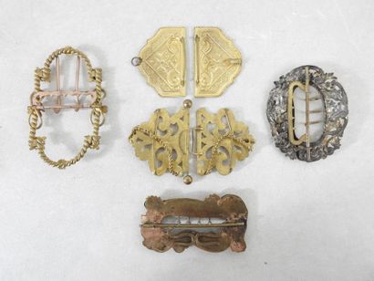 FASHION
Reunion of 5 brass belt buckles,...