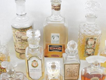 PARFUMS
Collection of 18 antique bottles...