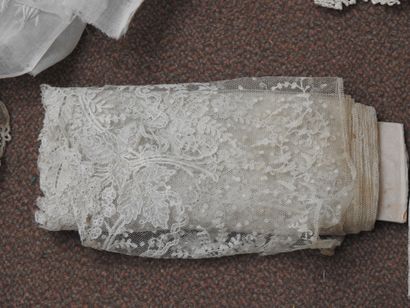 France
Lot of bobbin and mechanical lace...