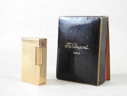 ST-DUPONT - Paris
Rectangular gas lighter...