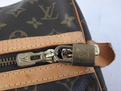 Louis VUITTON
Sac modèle 