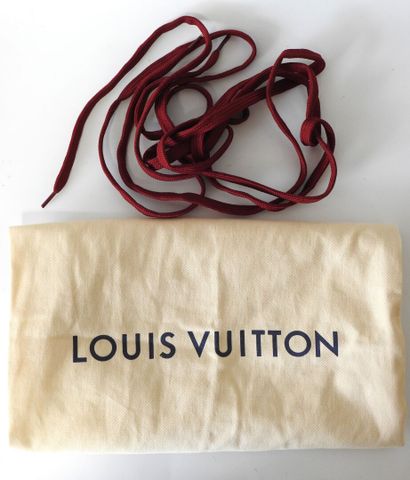 Louis VUITTON
Paire de baskets montantes...