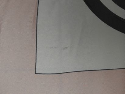 HERMES - Paris
Hand-rolled silk square 