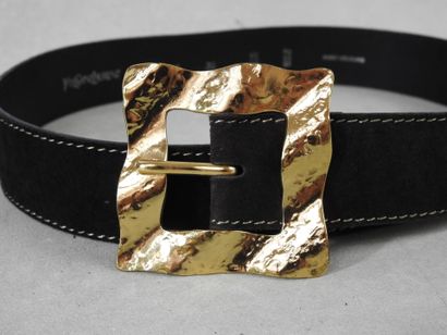 Yves SAINT-LAURENT
Quadrangular buckle belt...