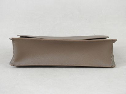 LANCASTER
Leather shoulder bag, taupe color.
H....