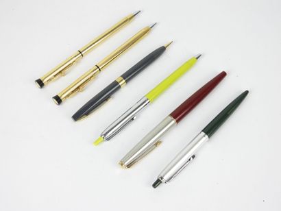10 STYLOS dont bille et plume de marques...