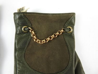 Pair of women's gloves in green lambskin...