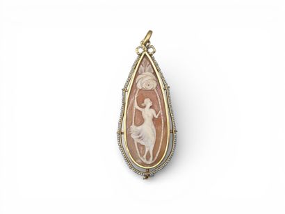 PENDENTIF goutte en or jaune 750 millièmes...