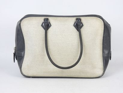 HERMES - Paris. Handbag in feather canvas...