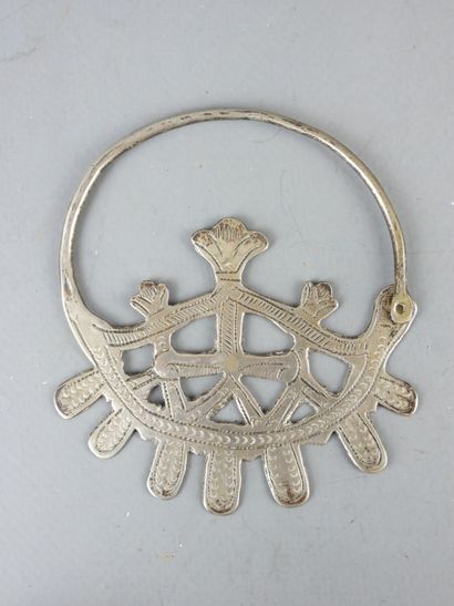 Three silver BUCKLES. Total weight 108 gr....