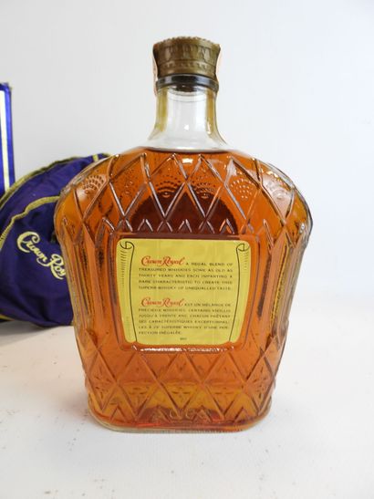 1 bouteille Whisky Crown Royal en coffret...