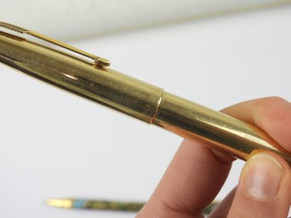 PARKER. Stylo plume avec plume en or 14k....