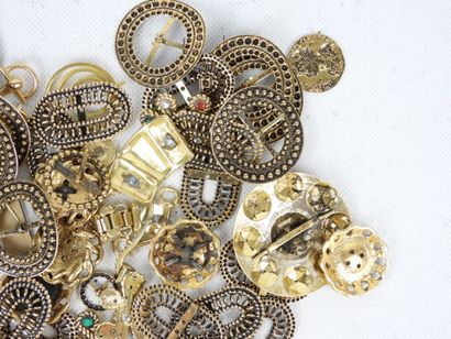 BIJOUX FANTAISIE. Lot comprenant boutons,...