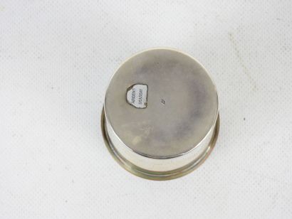 TIMBALE en argent 925/1000° à décor d'un...