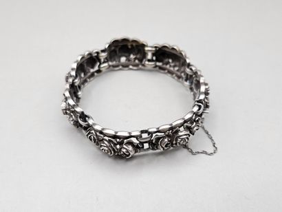 BRACELET ARTICULÉ et mouvementé en argent...