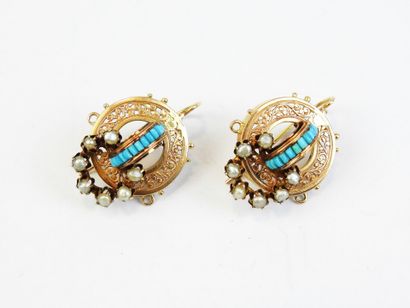 PAIRE DE BOUCLES D'OREILLES en or jaune 750/1000°...