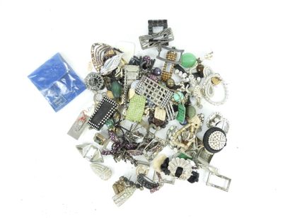 BIJOUX FANTAISIE. Lot comprenant broches,...