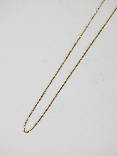 CHAINE fine en or jaune 750/1000°. 1.84 gr....
