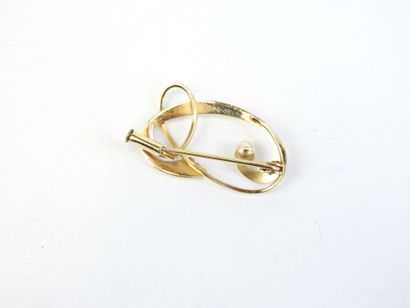 BROCHE or jaune 750/1000° ornée d'une perle....