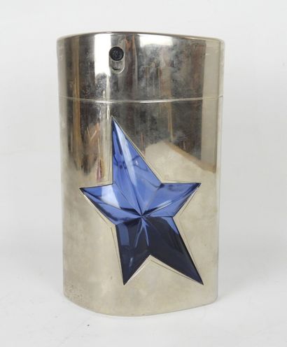 THIERRY MUGLER : Factice géant