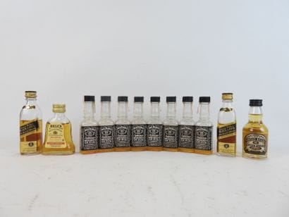 Lot de douze mignonnettes de Whisky dont...