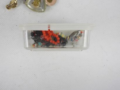 BIJOUX FANTAISIE. Lot comprenant bracelets,...