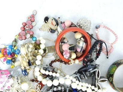 COSTUME JEWELRY. Lot including bracelets,...