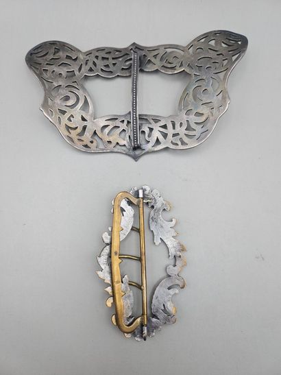 Lot de 2 BOUCLES DE CEINTURE en métal argenté...