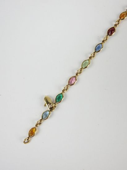 BRACELET en or jaune 750/1000° et pierres...