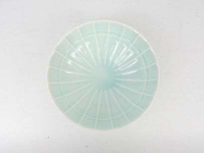 CHRISTIAN DIOR. Coupe circulaire en porcelaine...