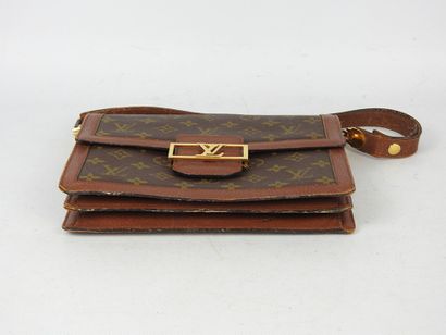 LOUIS VUITTON - Paris. Dauphine handbag in...