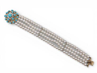 BRACELET 4 RANGS composé de 124 perles de...
