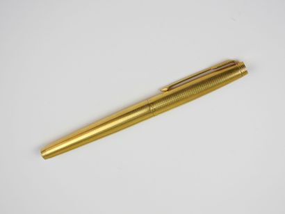 PARKER. Stylo plume avec plume en or 14 K....