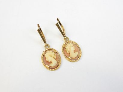 Paire de BOUCLES D'OREILLES en or jaune 750/1000°...