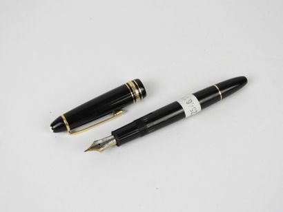 MONTBLANC. Meisterstück fountain pen. Wear...