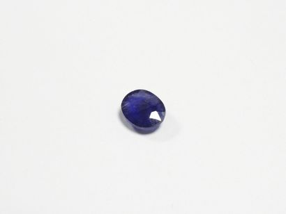 SAPHIR sur feuille. 5,85 ct (traité).