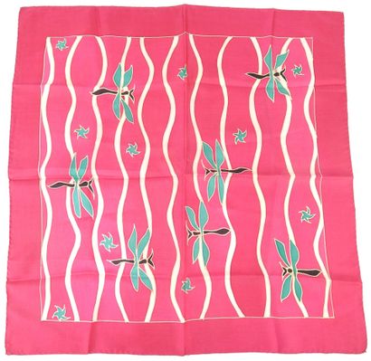 VINTAGE. Lot de 23 foulards diverses tailles...
