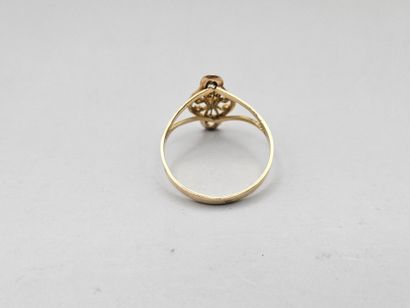 BAGUE MARQUISE en or jaune 750 millièmes...