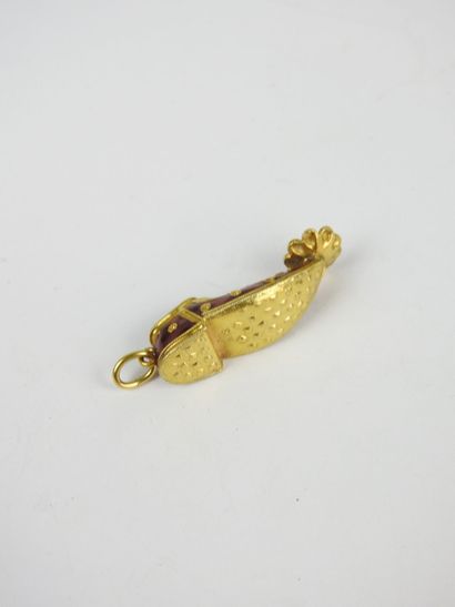 PENDENTIF chaussure en or jaune 750/1000°...