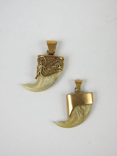 DEUX PENDENTIFS crocs monture or jaune 750/1000°....
