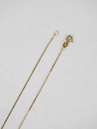 CHAINE fine en or jaune 750/1000°. 1.84 gr....