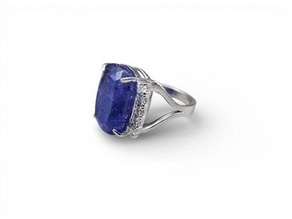 Bague en or gris 750 millièmes centrée d'une...