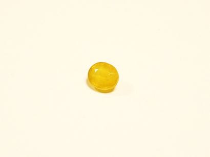 SAPHIR on leaf. 5.39 ct (treated).